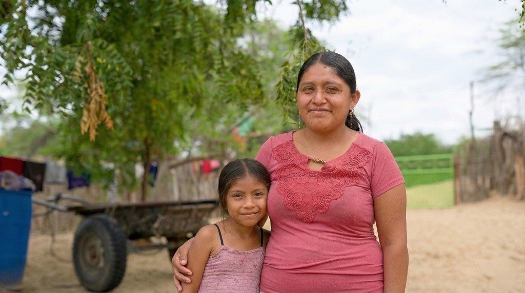 Mother and daughter in Peru