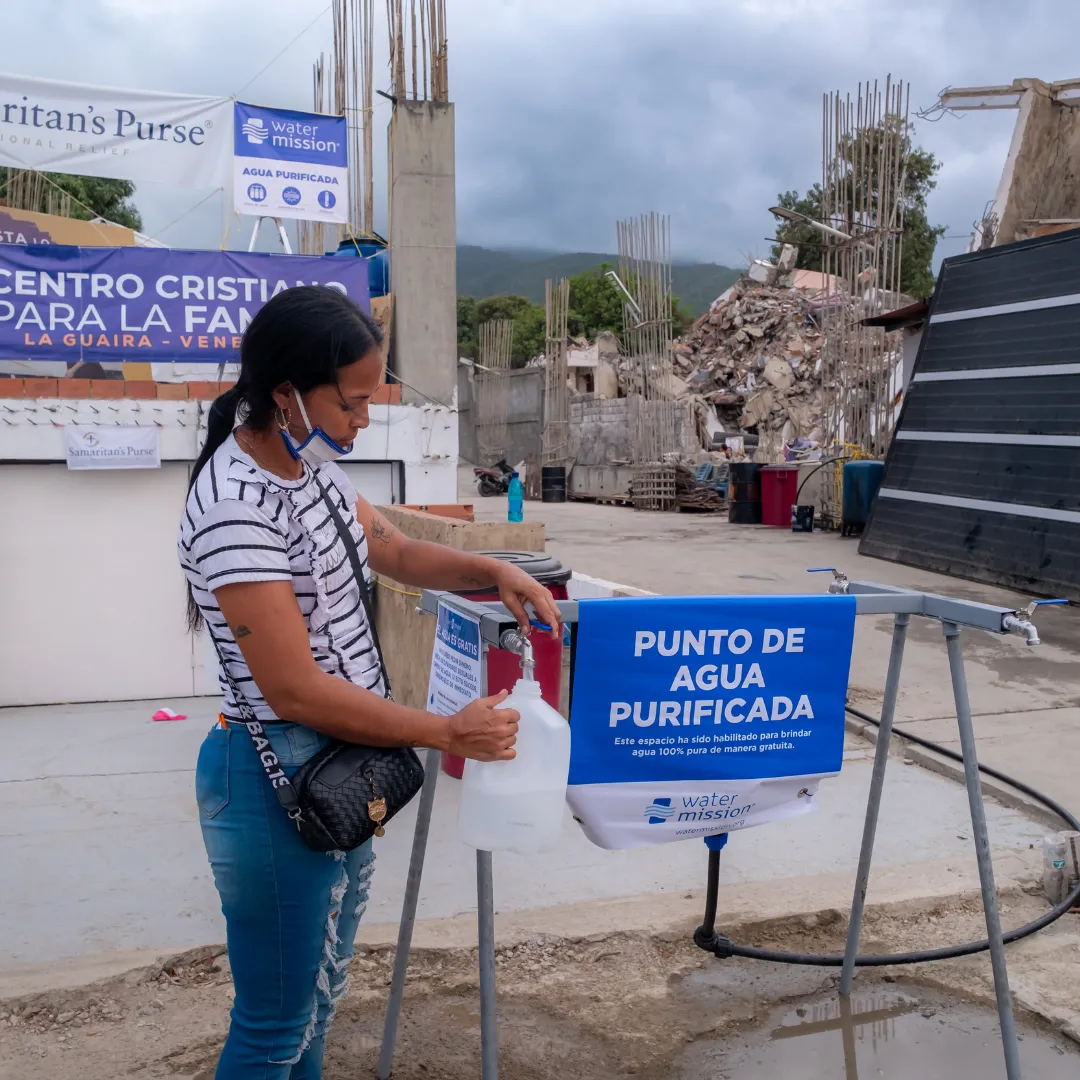 A Venezuelan woman accesses safe water