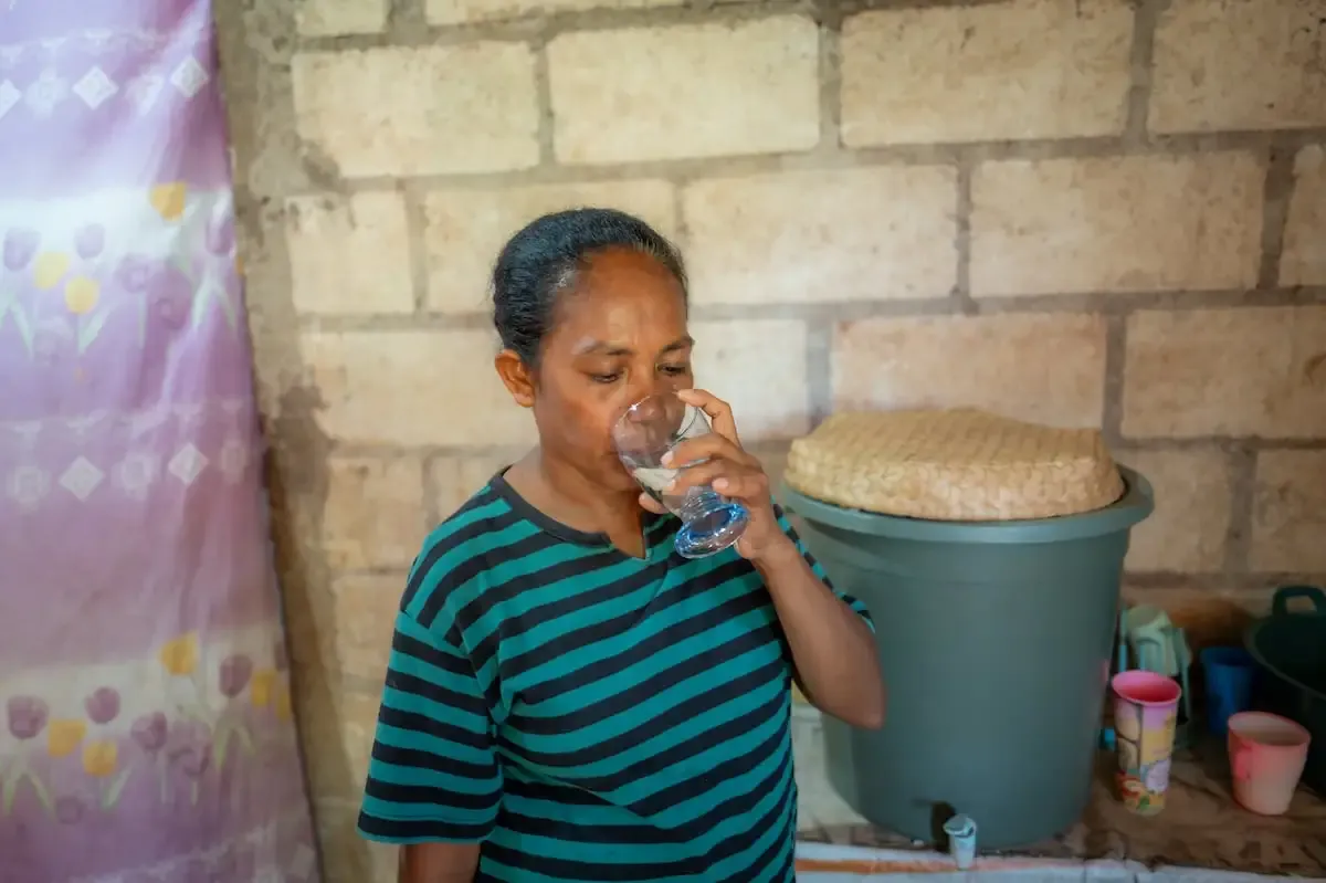 Martha no longer walks for hours every day to collect her water. She and her children can drink it without fear of getting sick.
