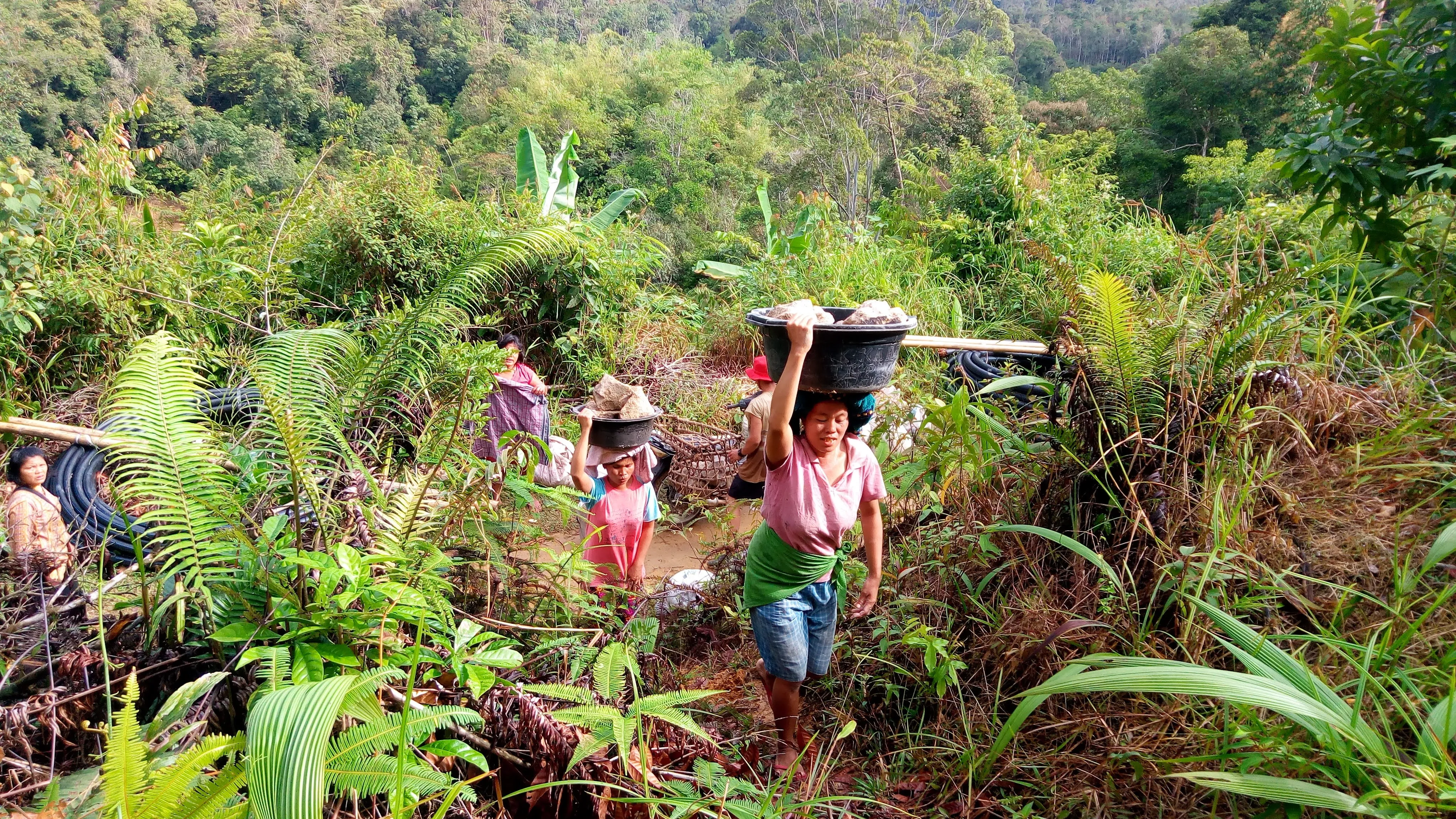 Residents trek for water
