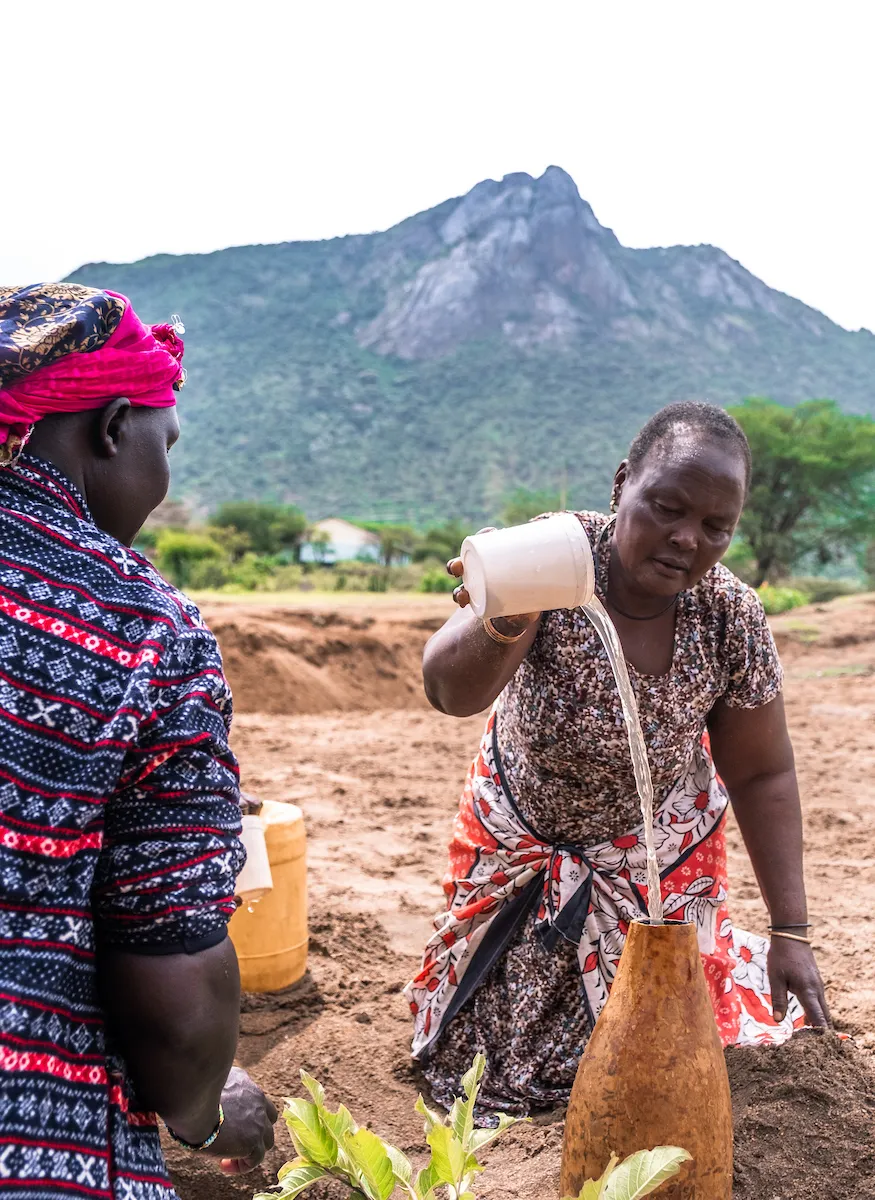 African woman collects water