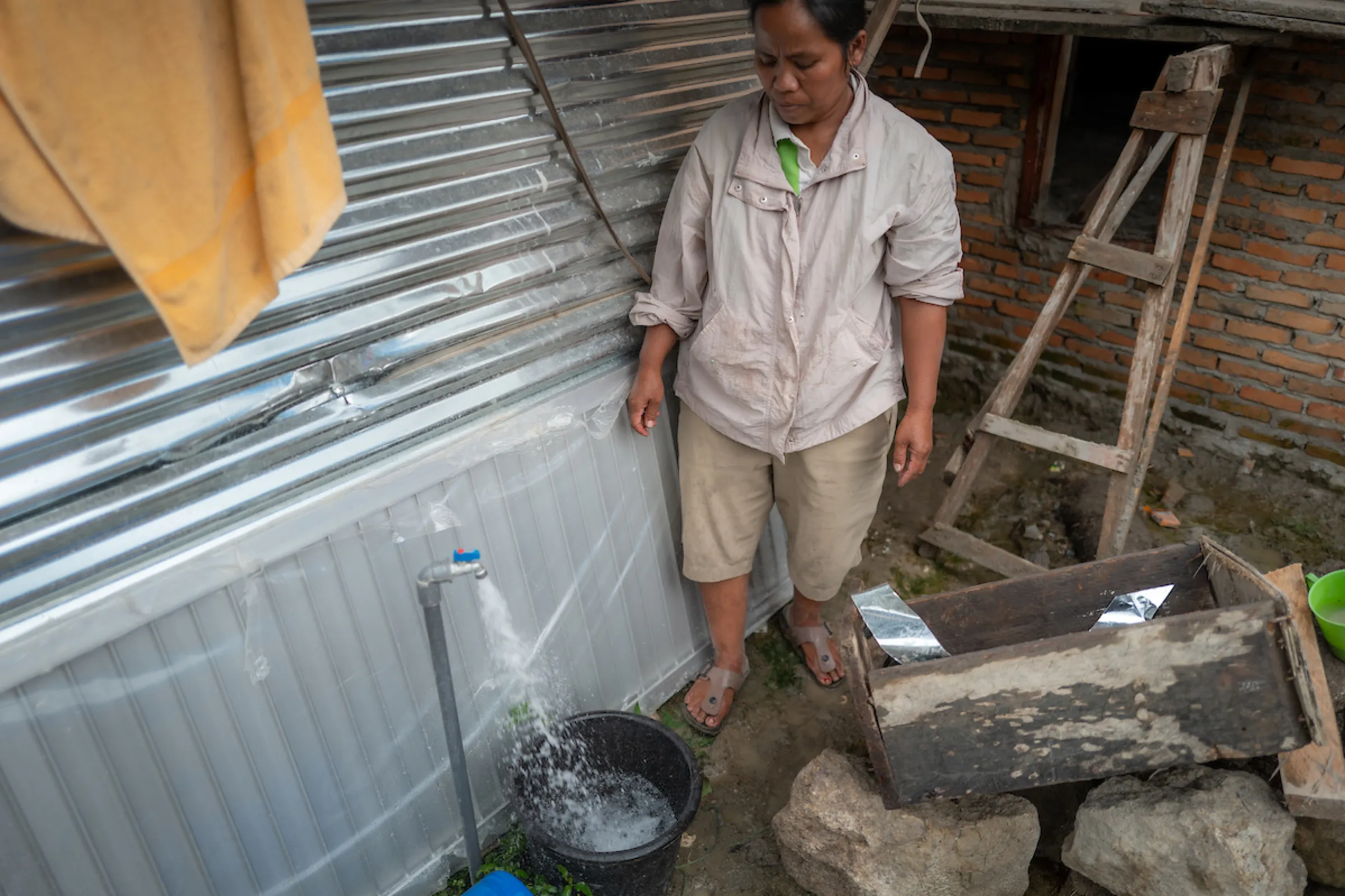 Wintra filling up a bucket with water