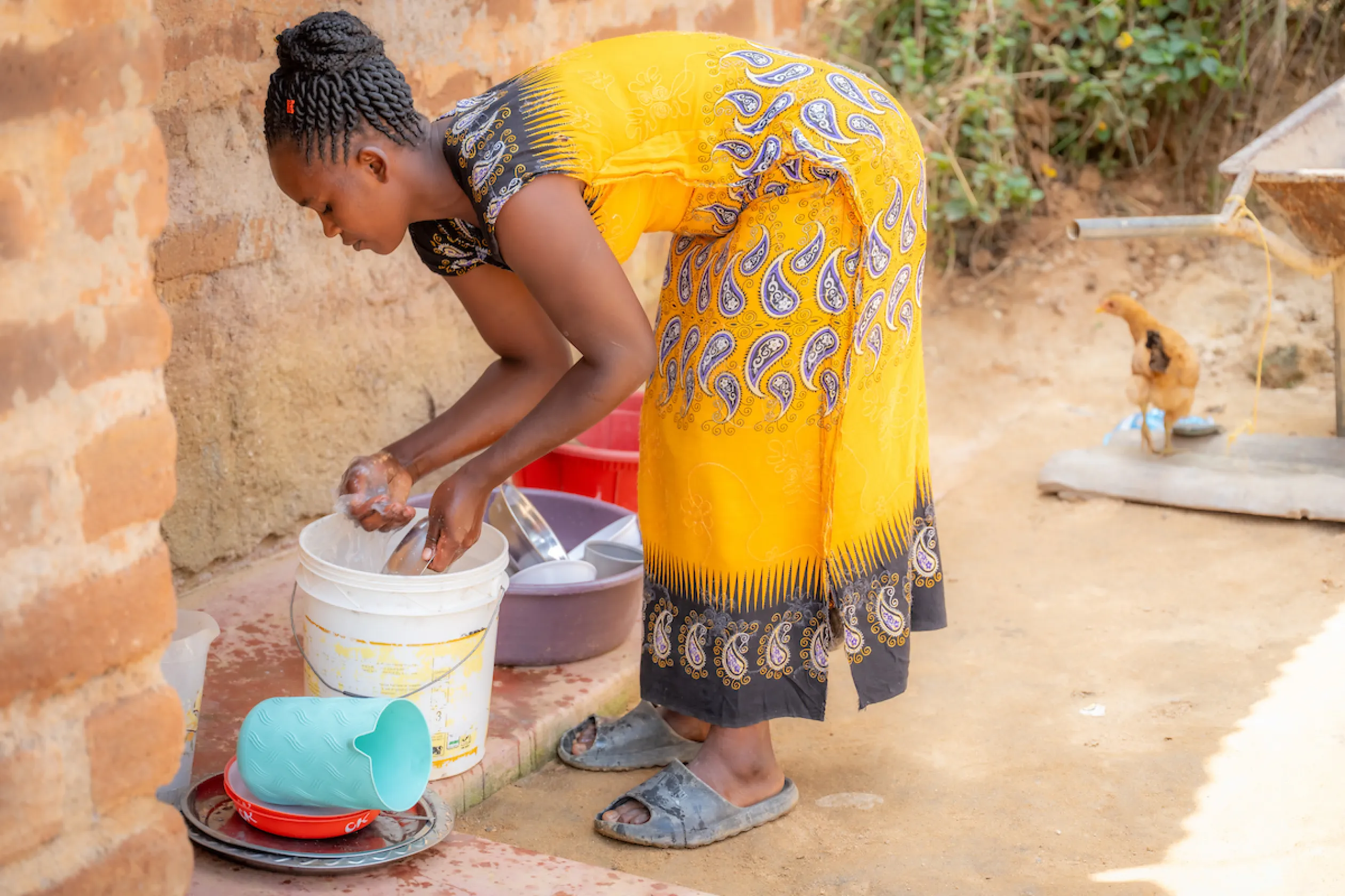 Elizabeth washing dishes
