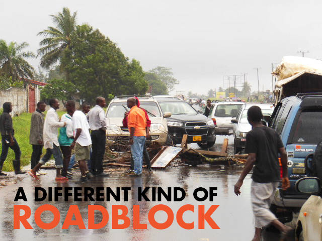 Liberians Block Road to Alert Police of Ebola Deaths