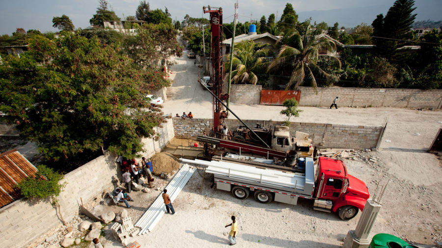 Drilling a borehole
