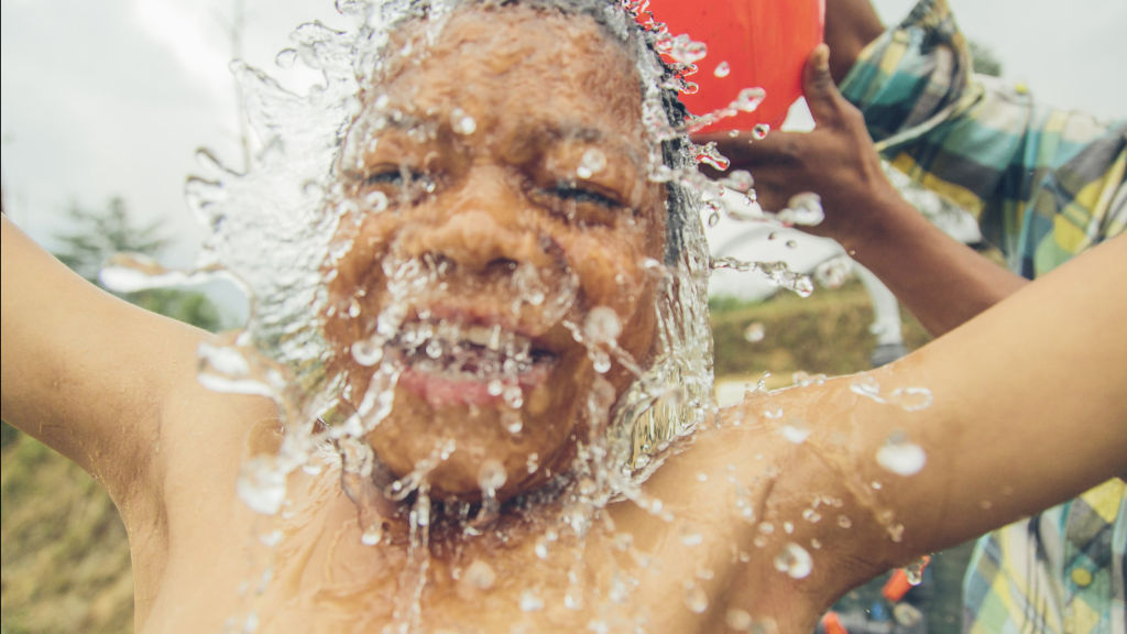 Pokhari boy gets soaked in water | Nepal Earthquake