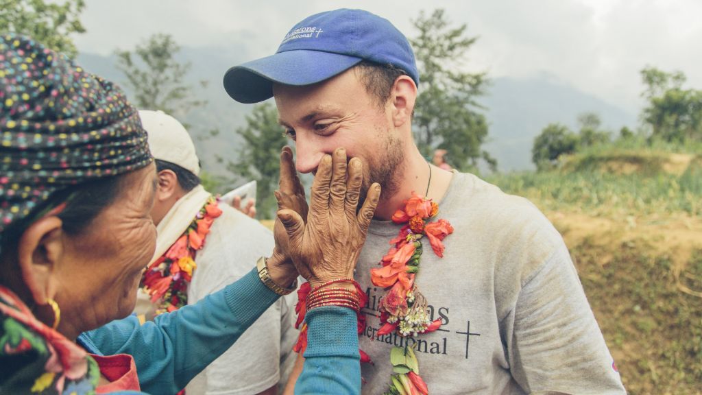 Tim receives gift from Pokhari woman | Nepal Earthquake
