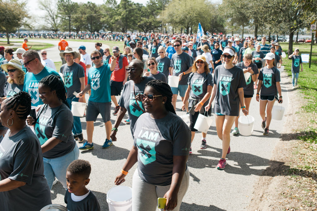 Walkers begin the 10th Annual Charleston Walk for Water