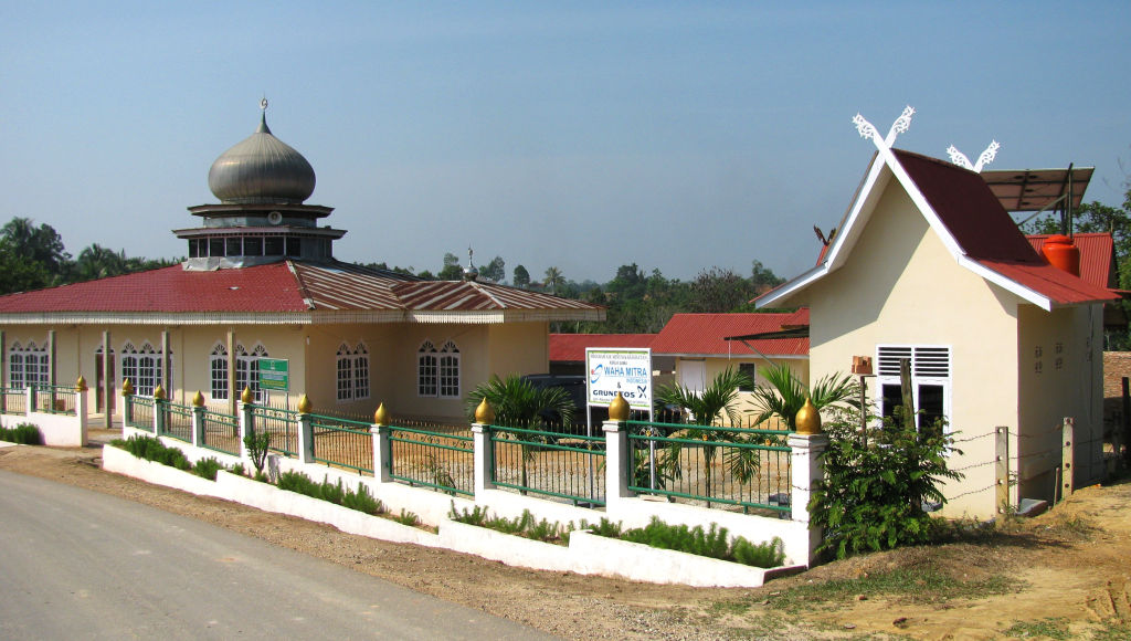 Kulim mosque and safe water treatment facility | Water Mission in Indonesia