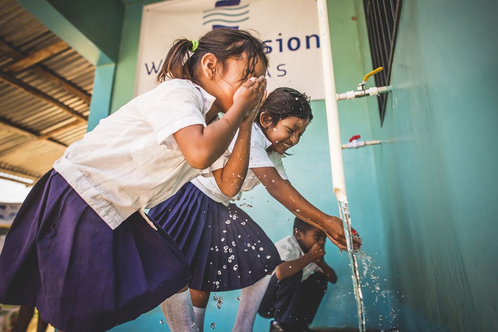 Children drink safe water in Honduras.