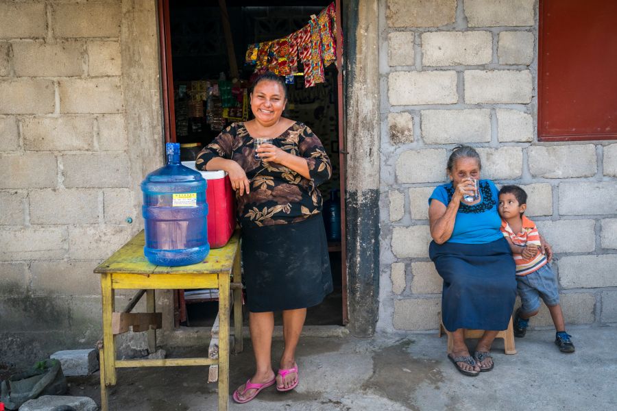 water, safe water, store, mexico, family, mother, son, sale, water access